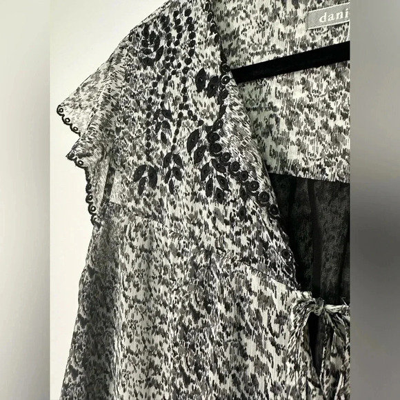 Daniel Rainn Black White Eyelet Accent Line Top Size Large - Picture 4 of 8